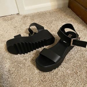 Steve Madden black platform sandals